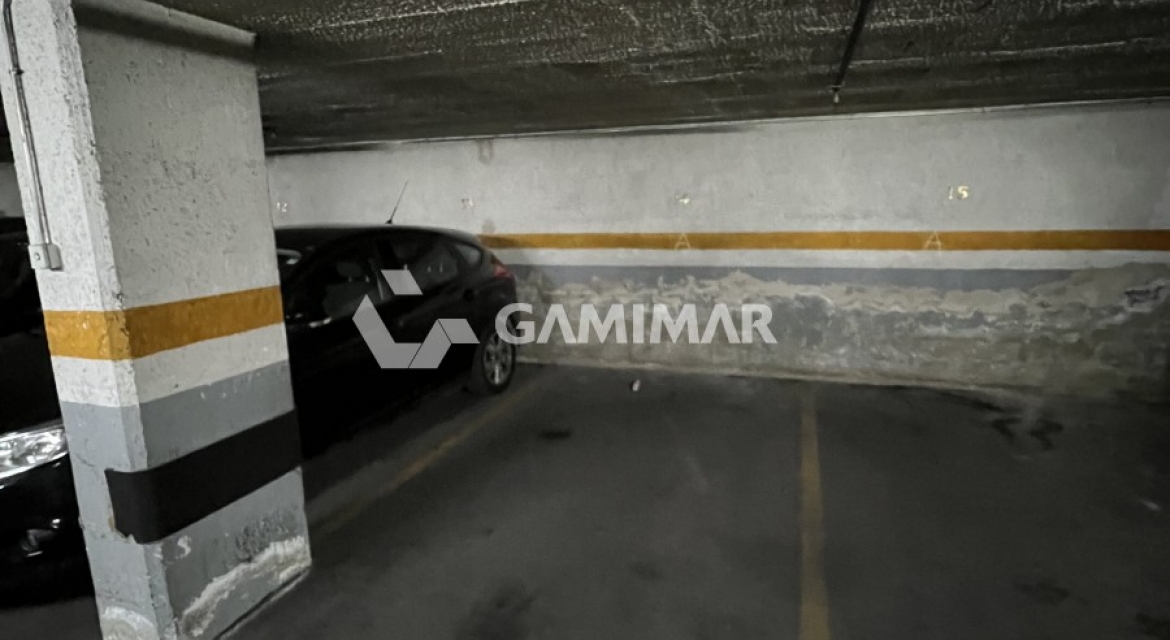 Plaza de parking en venta en calle Montseny