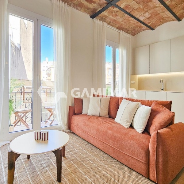 MAGNÍFICA VIVIENDA EN GRACIA