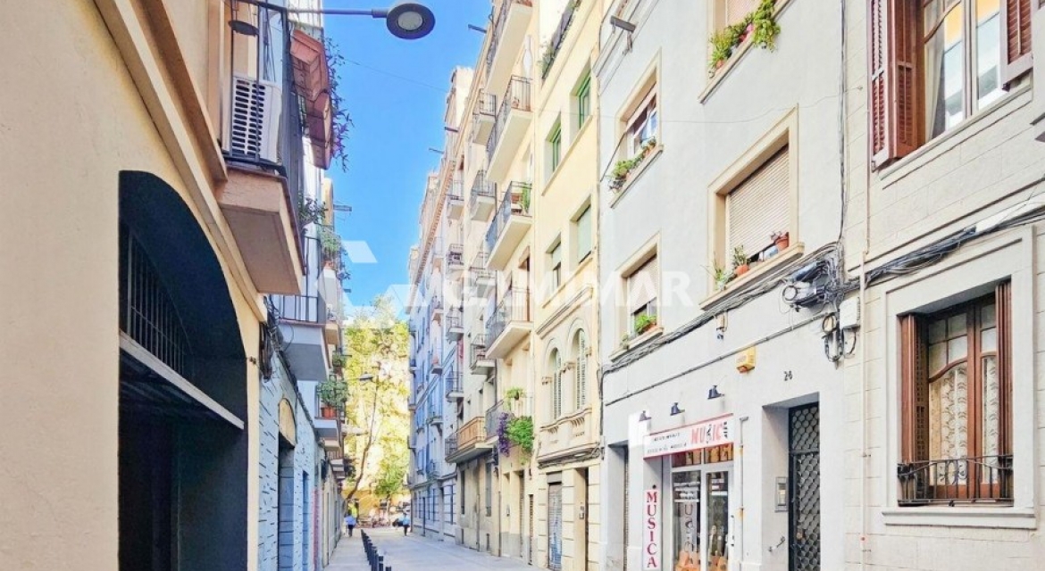 MAGNÍFICA VIVIENDA EN GRACIA