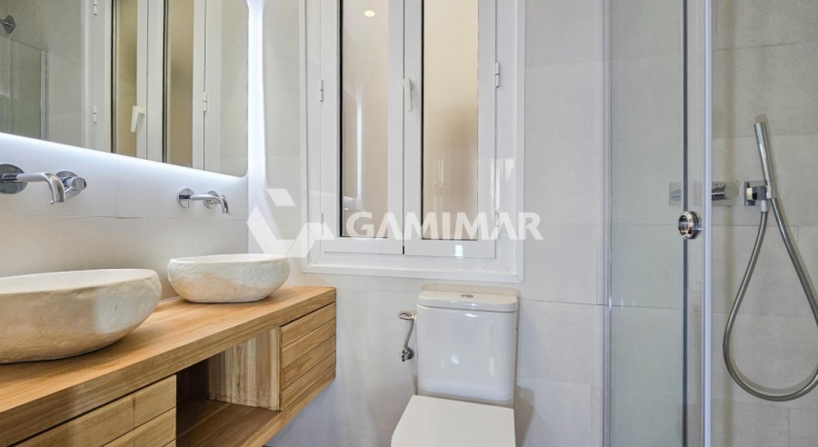 MAGNÍFICA VIVIENDA EN GRACIA