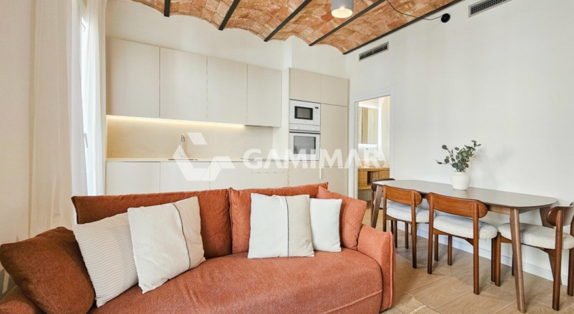 MAGNÍFICA VIVIENDA EN GRACIA