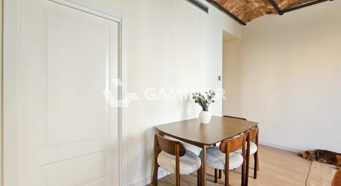 MAGNÍFICA VIVIENDA EN GRACIA