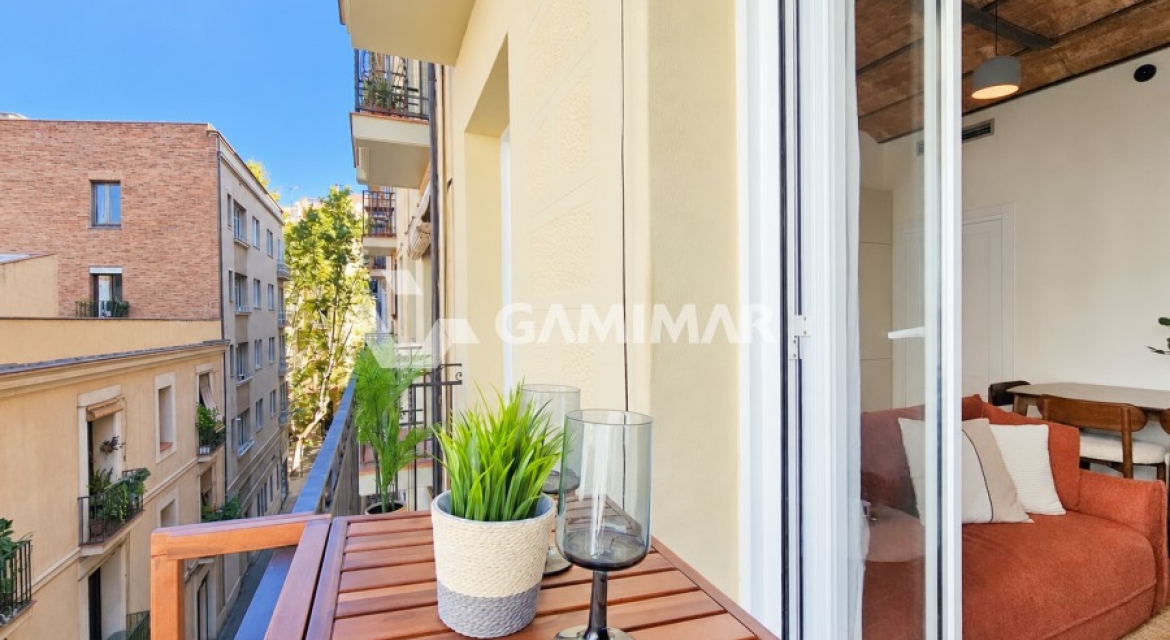 MAGNÍFICA VIVIENDA EN GRACIA