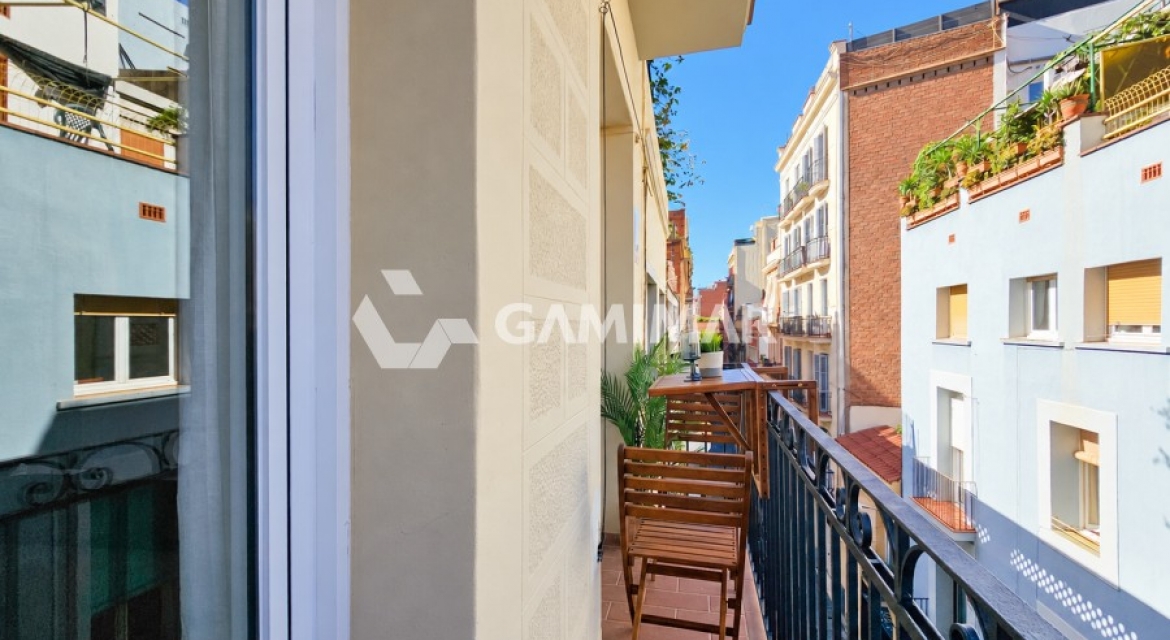 MAGNÍFICA VIVIENDA EN GRACIA