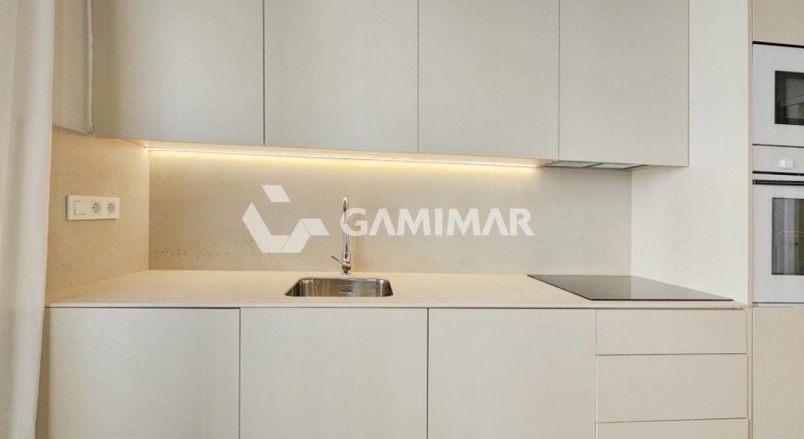 MAGNÍFICA VIVIENDA EN GRACIA
